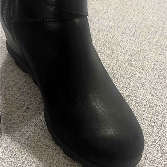 Sorel Black Ankle Boots with Buckle Detail - Picture 7 of 8